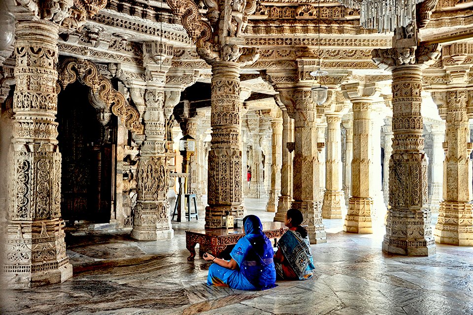 Chaumukhtempel, India