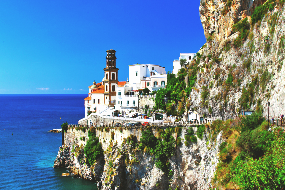 Atrani aan aan de Amalfikust, Italië