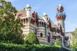 Paviljoen van Gaudí in Comillas, Spanje
