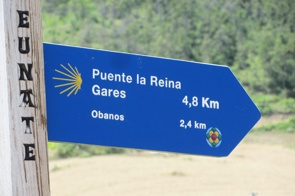 Wegwijsbordje bij Eunate, Spanje