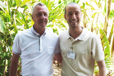 Reisleider M'barek met Johan Cruijff in Marrakech, Marokko