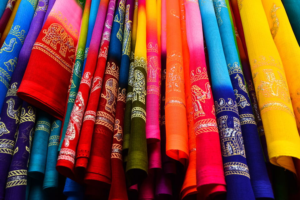 Kleurrijk stoffen, India