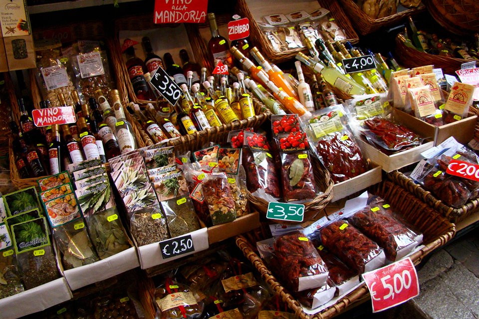 Winkel op Sicilië met lokale lekkernijen, Italië