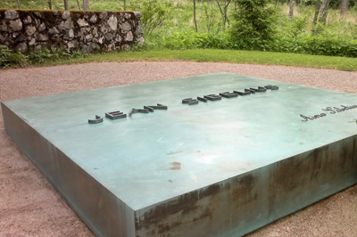 Grafmonument van Sibelius en zijn vrouw in Ainola, Finland