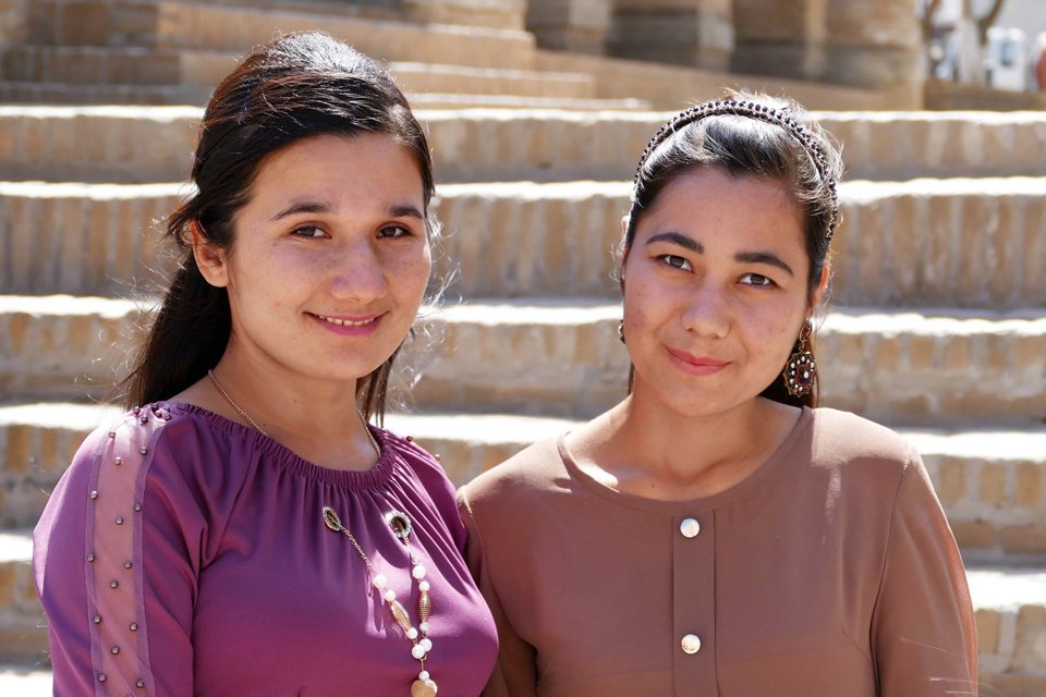 Jonge vrouwen in Khiva, Oezbekistan