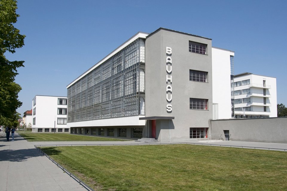 Hoofdgebouw van het Bauhausgebouw in Dessau, Duitsland