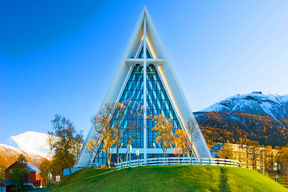 De IJzeekathedraal in Tromsø Noorwegen