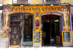 Fatigas del Querer, een typische bar in Madrid, Spanje Fatigas del Querer, een typische bar in Madrid, Spanje