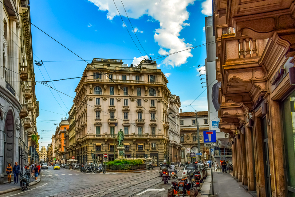 Straatbeeld in Milaan, Italië