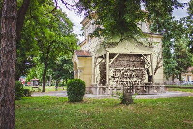 De Cele Kula, een toren van schedels en botten in Niš, Servië De Cele Kula, een toren van schedels en botten in Niš, Servië