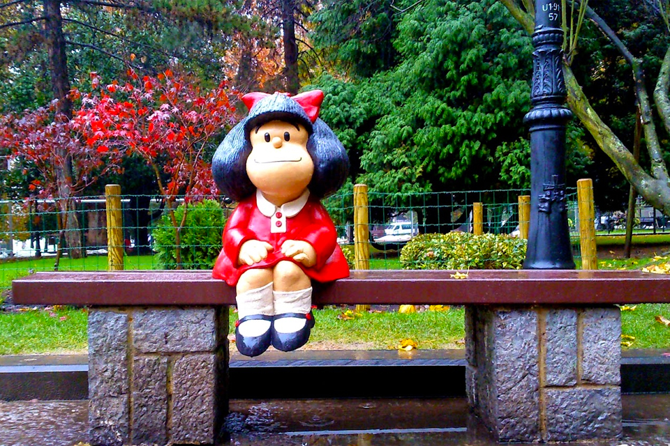 Beeld van Mafalda in het stadspark van Oviedo, Spanje