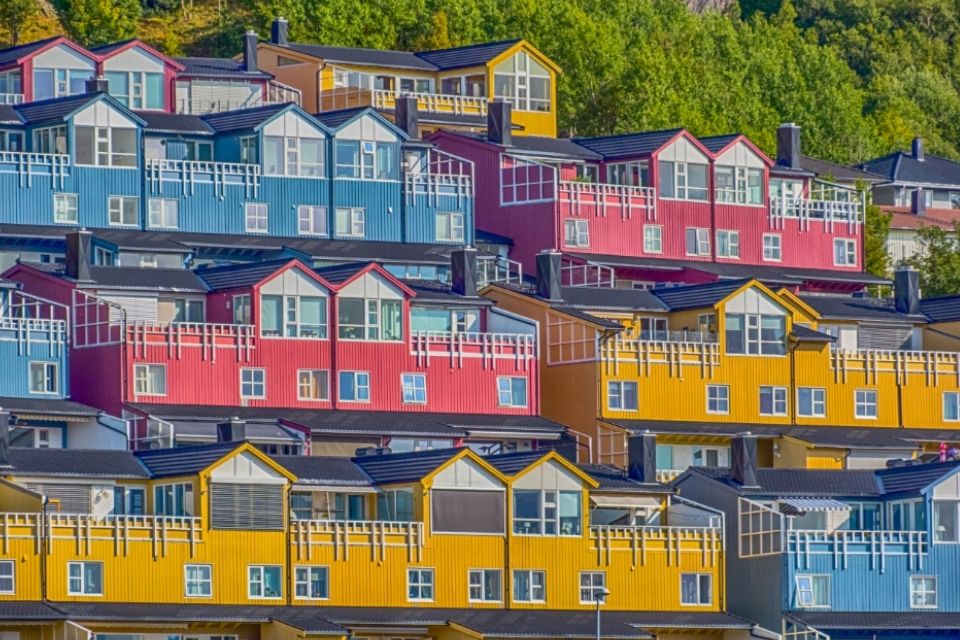 Gekleurde huisjes in Bodø Noorwegen