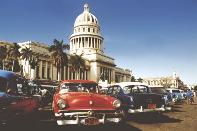 Havana, Cuba cu_cuba_havana_capitool-oldtimers.jpg