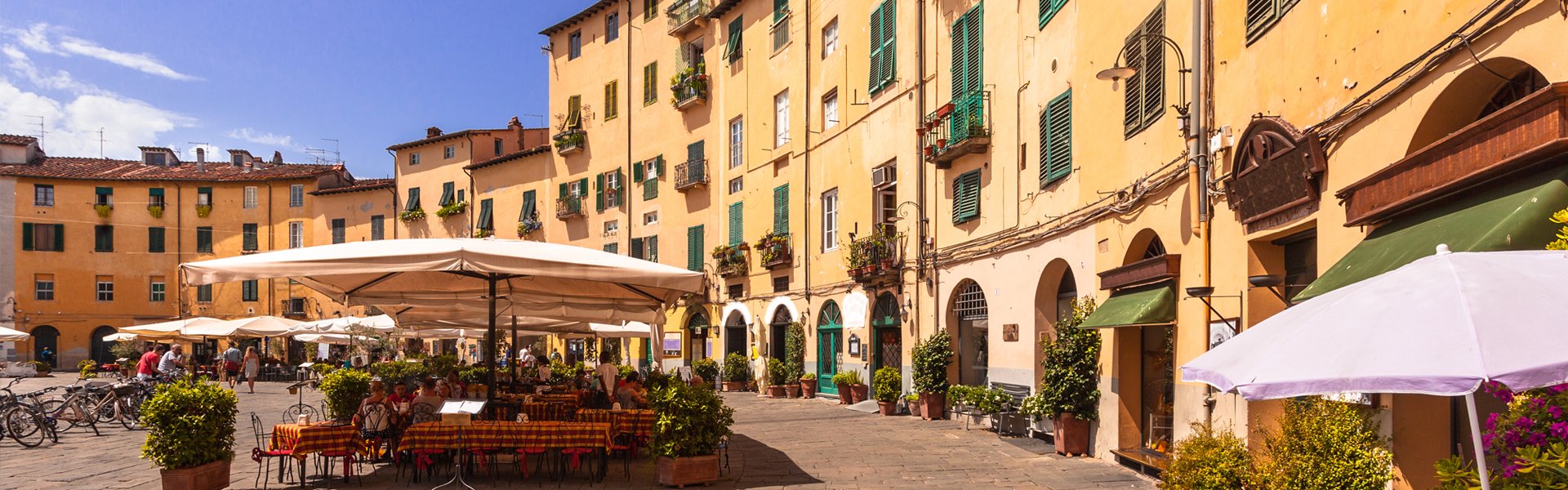 Piazza Anfiteatro in Lucca, Italië