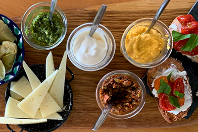 Mediterrane borrelplank (door reisleidster Marlies)