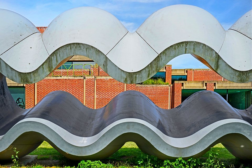 Sculptuur van Richard Deacon in LaM, Lille, Frankrijk