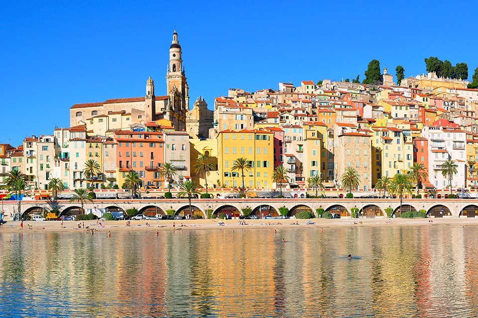 De skyline van Menton, Frankrijk