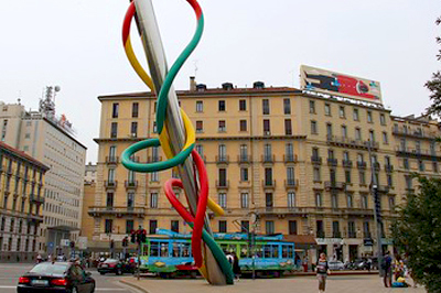 De naald, draad en knoop van Claes Oldenburg, Milaan