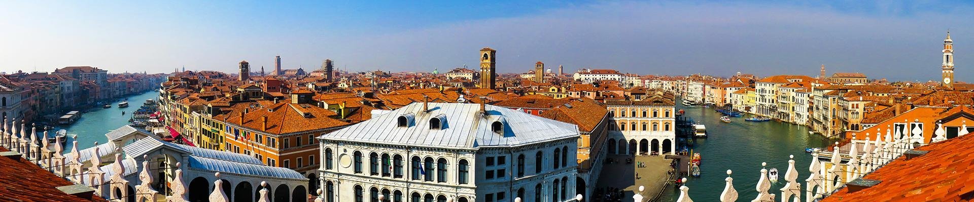 Zicht op Venetië vanaf het Fondaco dei Tedeschi, Italië