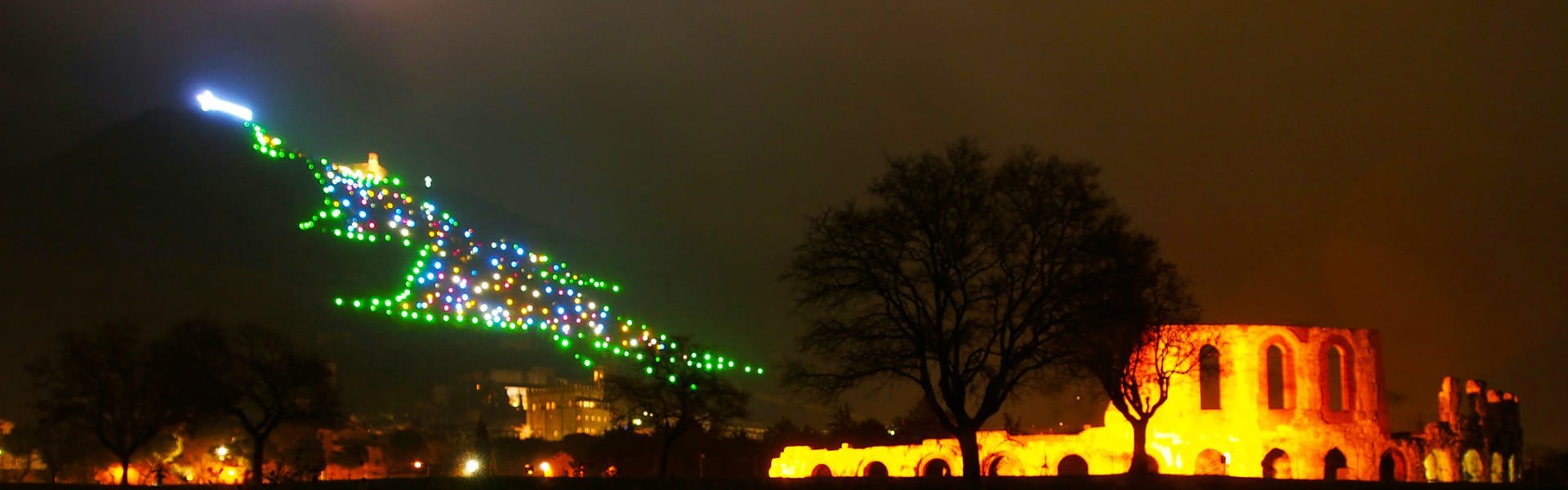 Kerstboom in Gubbio, Umbrië, Italië