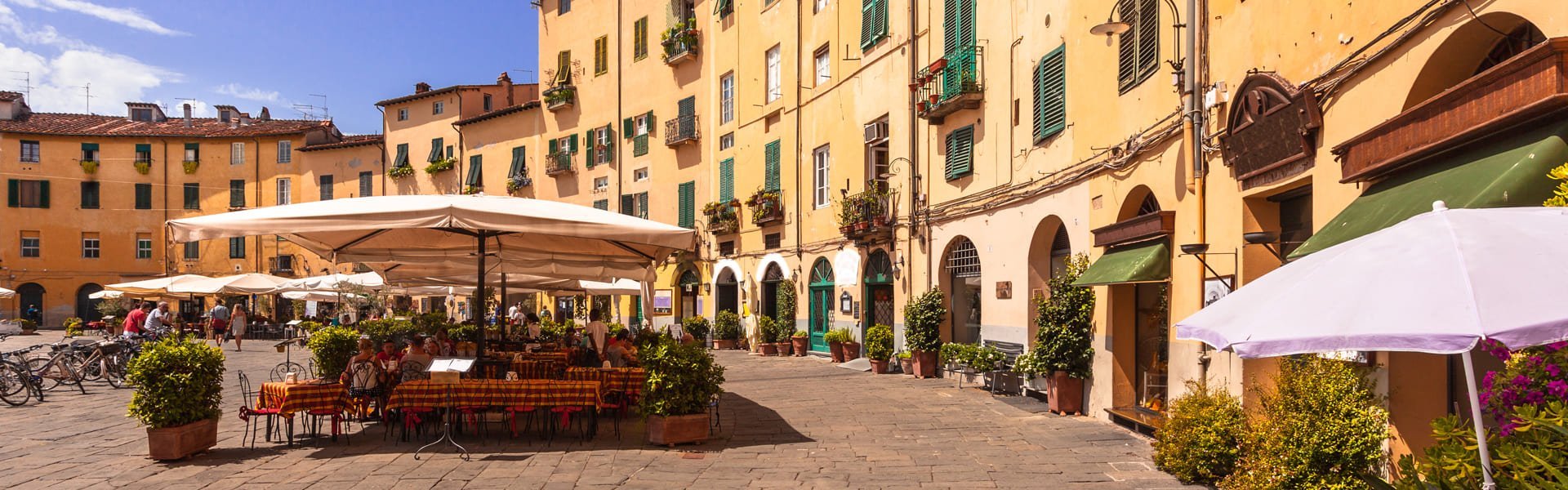 Piazza Anfiteatro in Lucca, Italië