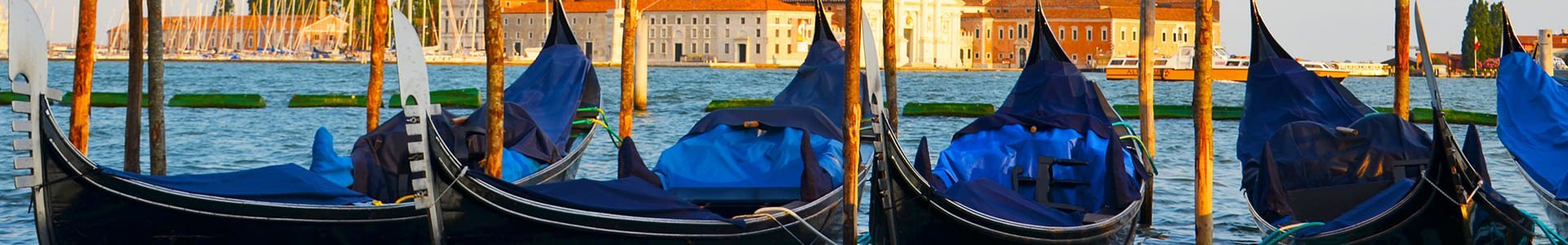 Gondels in Venetie, Italië