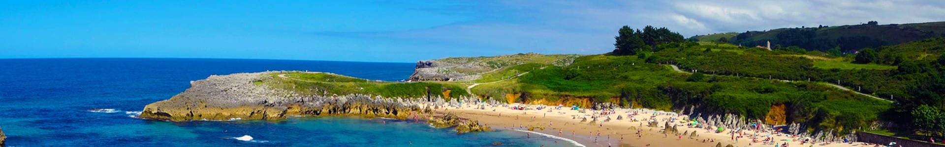 Llanes aan de kust van Noord-Spanje