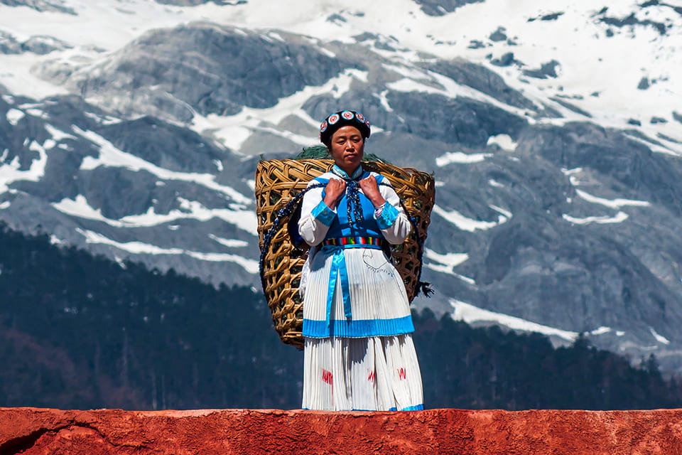 Naxi-vrouw in Lijiang, Yunnan, China