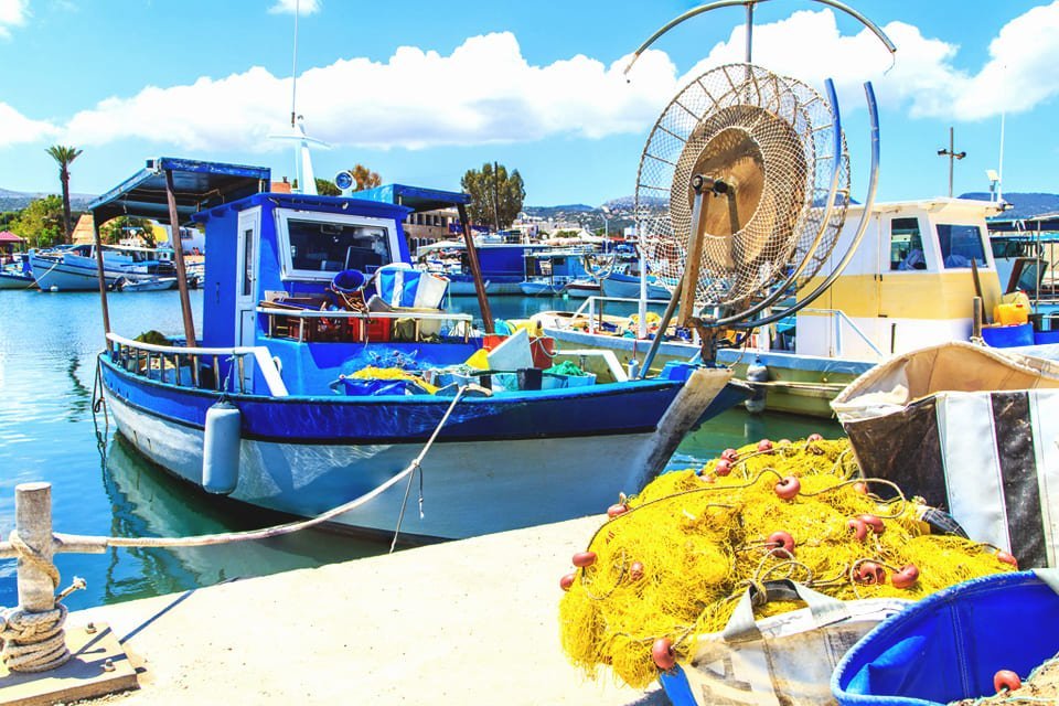 Vissersbootje in de haven, Cyprus