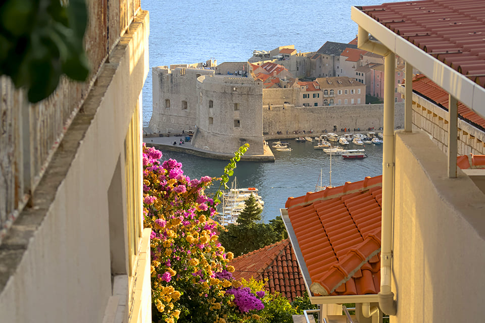 Zicht op de vestingwerken van Dubrovnik, Kroatië
