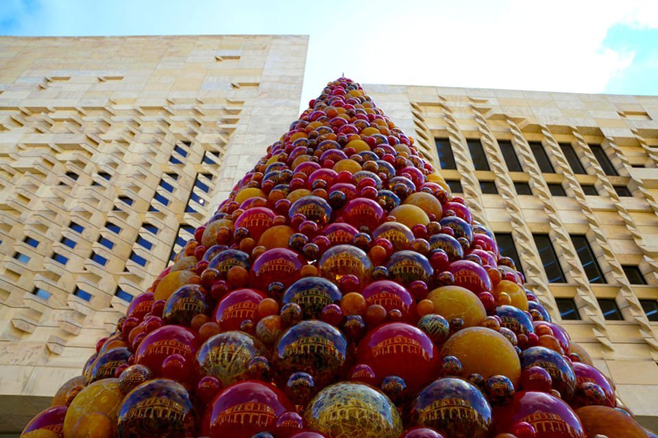 Glazen kerstboom in Valletta, Malta
