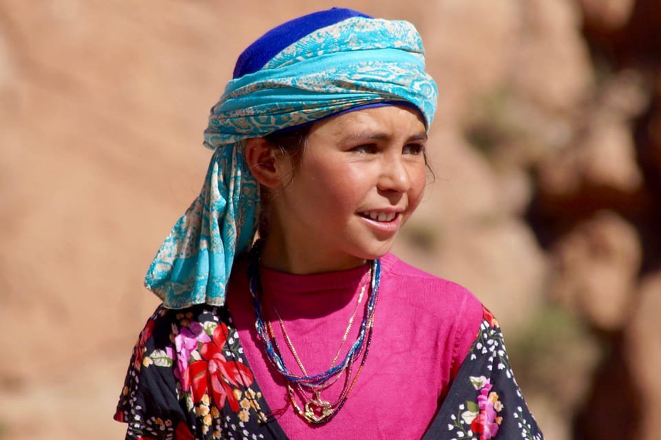 Nomademeisje bij de Todrakloof, Marokko