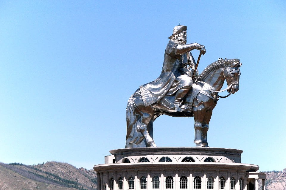 Beeld Dzenghis Khan in Ulaanbaatar, Mongolië