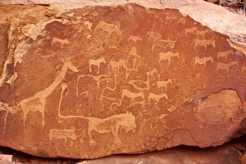 Rotstekeningen in Twyfelfontein, Namibië | Foto Peter van de Wiel