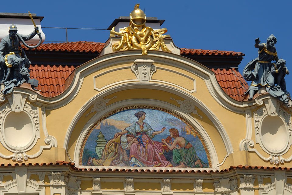 Jugendstilpand aan het Oude Stadsplein in Praag, Tsjechië