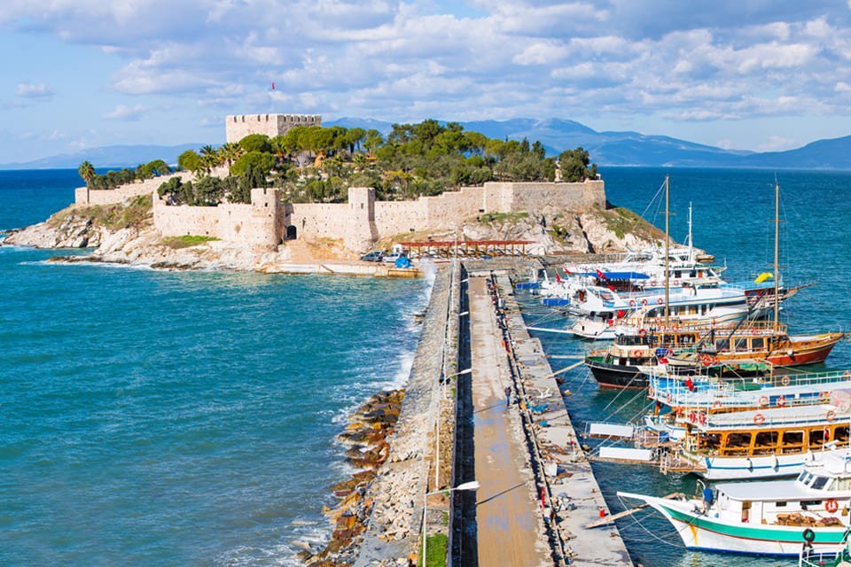 Het fort van Kusadasi in Turkije