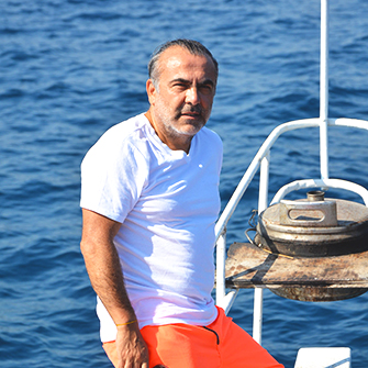 SRC-reisleider Bülent
