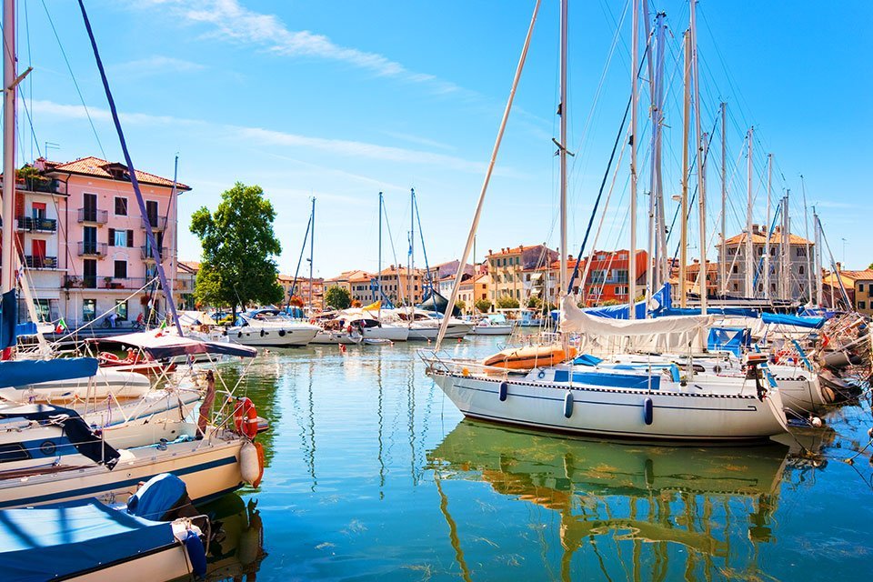 De haven van Grado, Italië