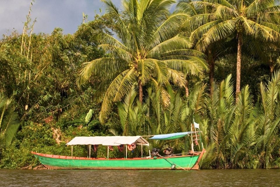Met de boot naar de Rainbow Lodge Tatai Cambodja