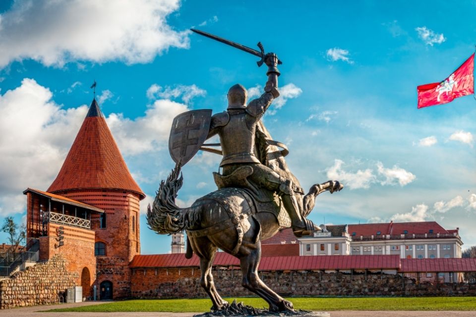 Standbeeld bij het kasteel van Kaunas, Kaunas, Litouwen