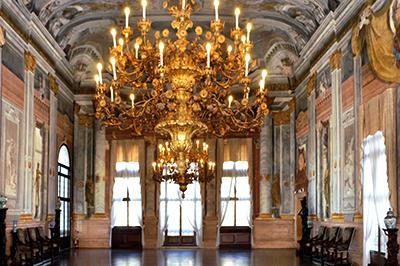 Balzaal in Ca' Rezzonico, Venetië, Italië