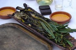 Calçots met romescosaus Calçots met romescosaus