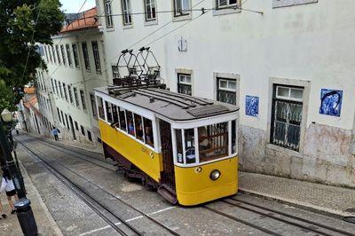 Tram in Lissabon, Portugal | Foto: meneer Herman Riet