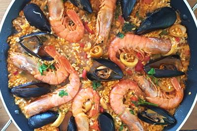 Paella van reisleidster Qurina