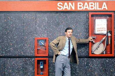 Bob Noorda bij Metrohalte in Milaan, Italië