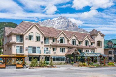 Hotel Irwin’s Mountain Inn in Banff, Canada