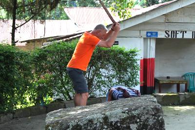 Reisleider Frits en gids Sudirman in Indonesië