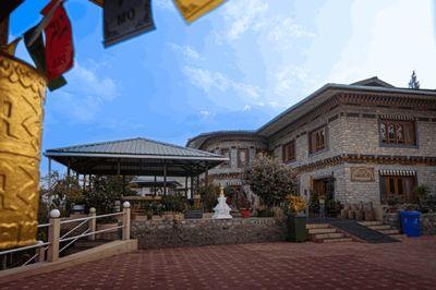 Meri Phuensum Resort