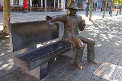 Georges Simenon in Luik, België Georges Simenon in Luik, België