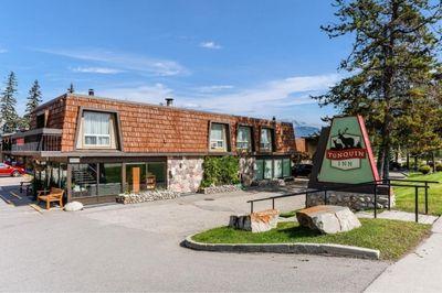 Hotel Tonquin Inn in Jasper, Canada